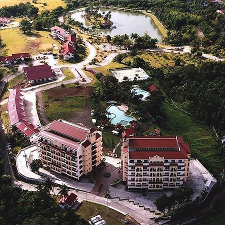Graceland Estates And Country Club Hotel Lucena Exterior foto